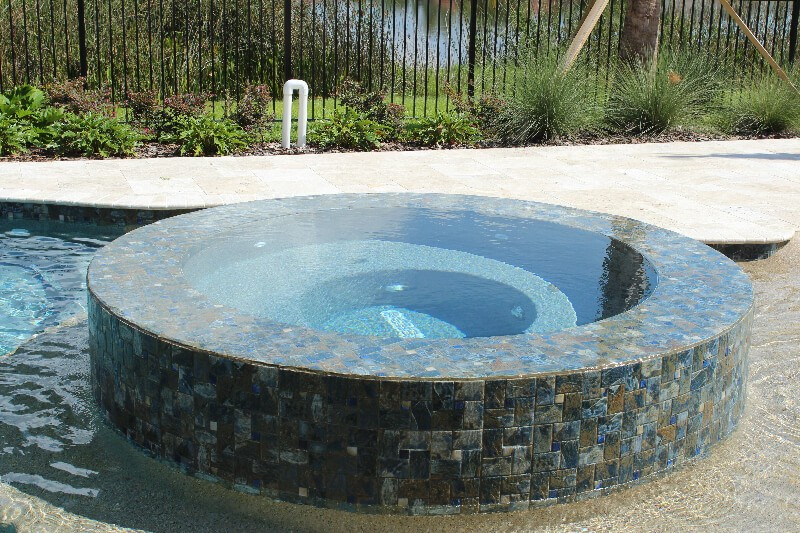 0040 - Raised Overflow Spa