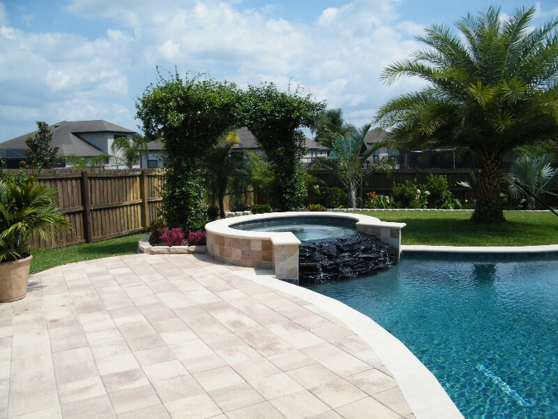 007 - Spa with Waterfall into Pool