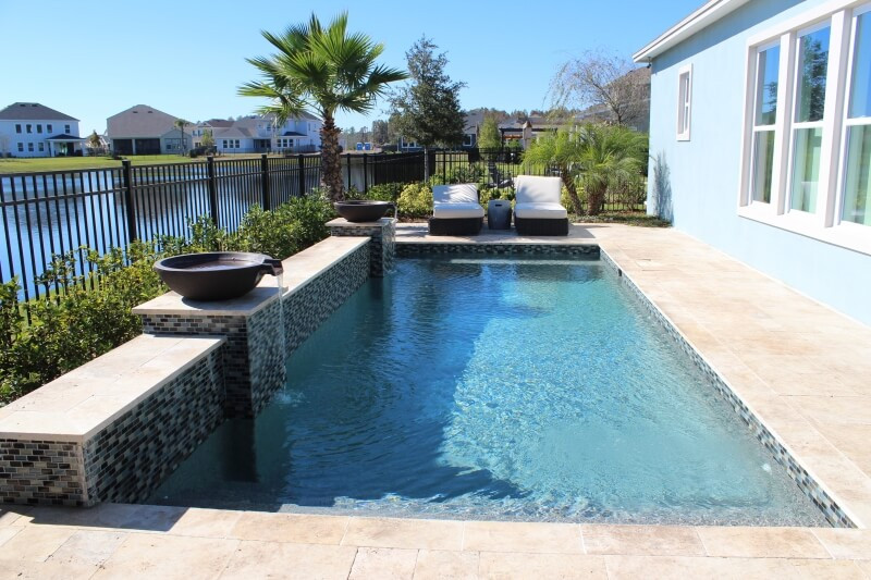 1005 - Classic Pool with Raised Wall and Water Bowls