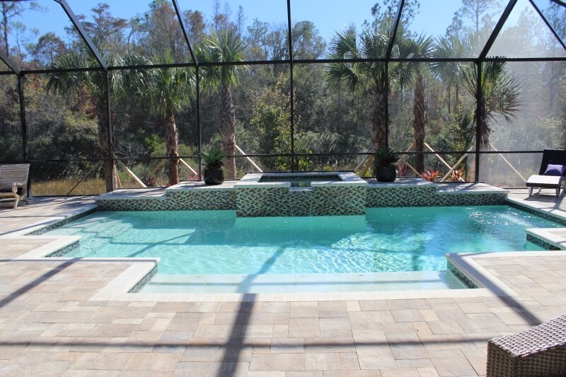 1007 - Classic Pool with Raised Spa