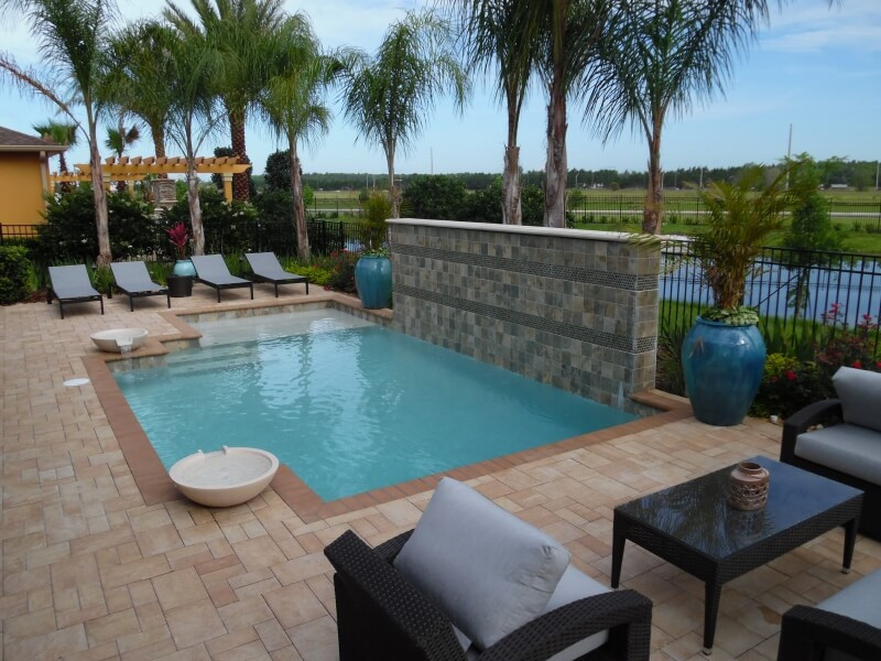 1011 - Classic Sunshelf Pool with Water Bowls and Raised Wall