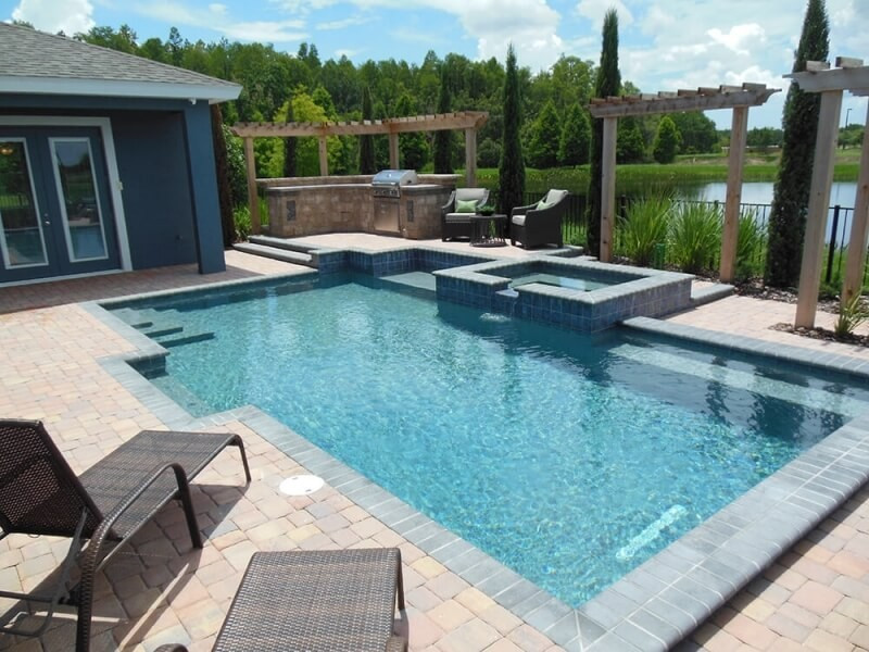 1028 - Classic Pool and Raised Spa with Benches