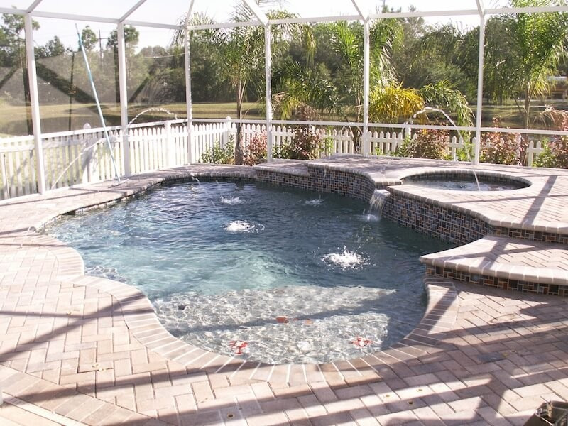 107 - Freeform Pool and Spa with Sunshelf and Deck Jets