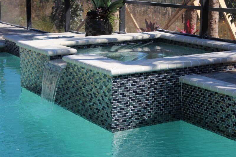 3007 - Raised Spa with Spillway