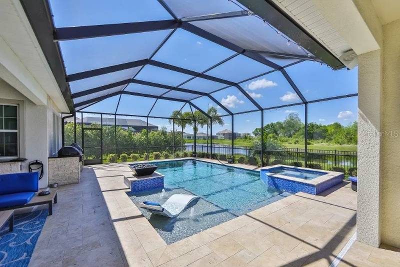 Geometric-pool-with-raised-spa-and-tanning-ledge