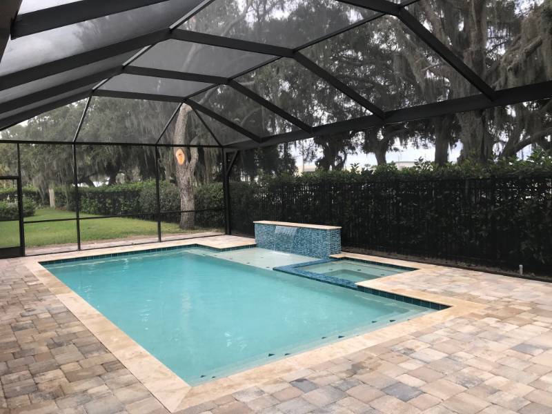 Geometric-pool-with-spa-and-raised-sheer-descent