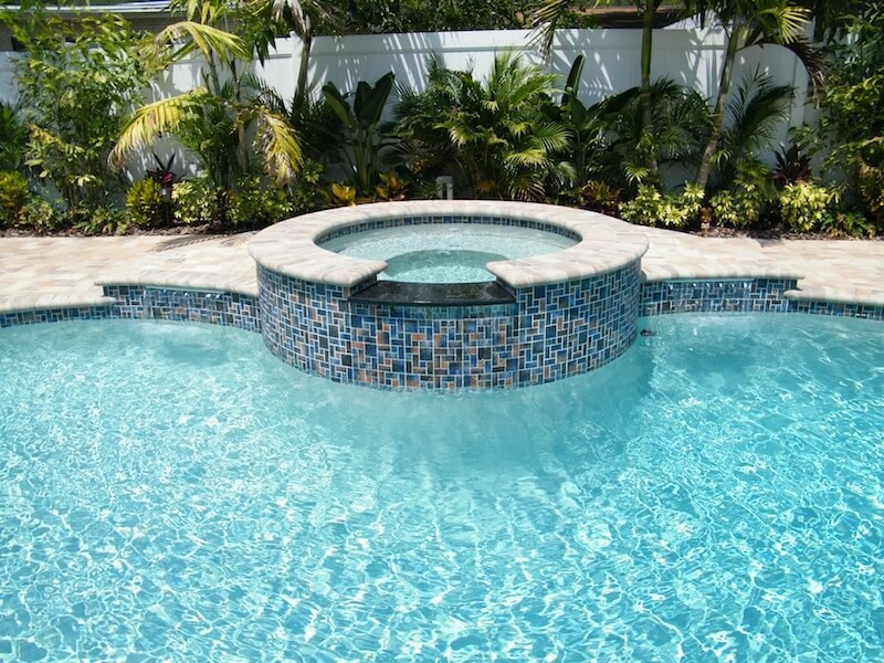 3016 - Glass Tile Spa